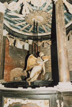 Vorschaubild Wismar: St. Nikolai, Taufbaldachin, herabhängender Engel (Foto 1987)